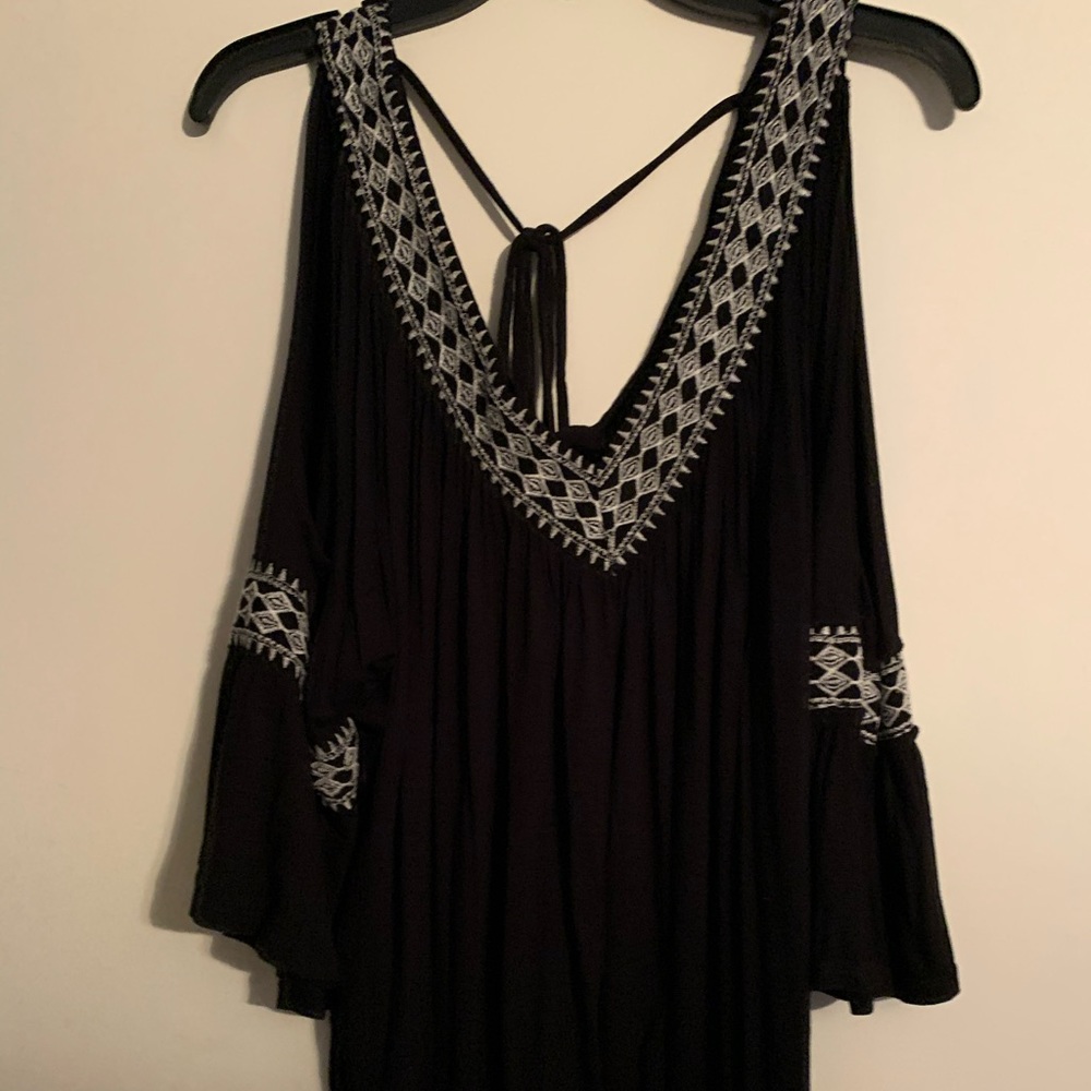 Very cute open shoulder shirt